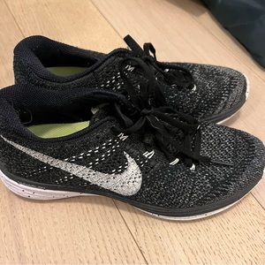 NIKE WOMENS RUNNING SHOES